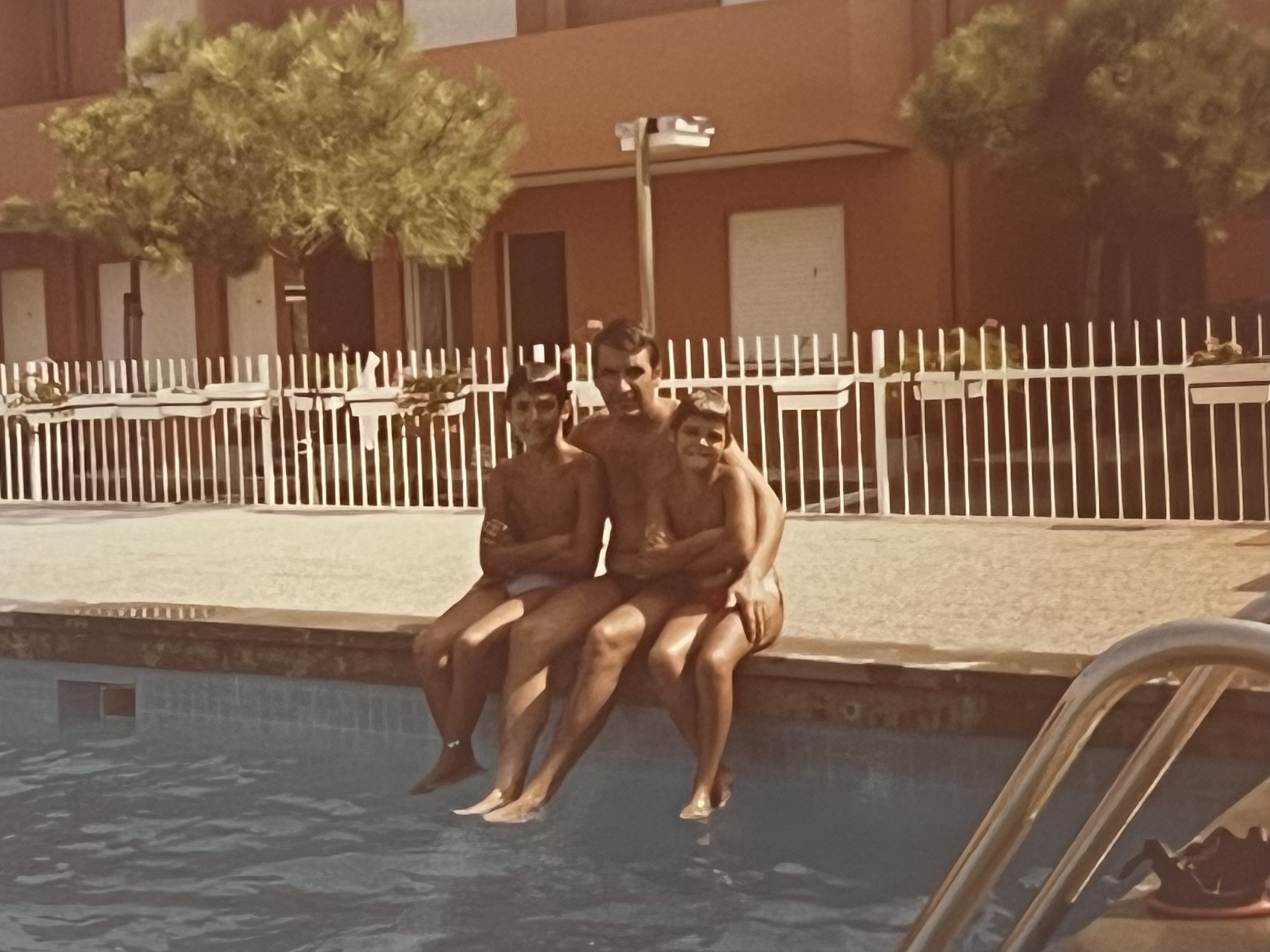 In piscina con i figli